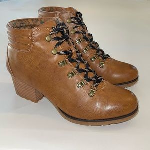 b.o.c. Born Carson Bootie Brown Size 9 NWT